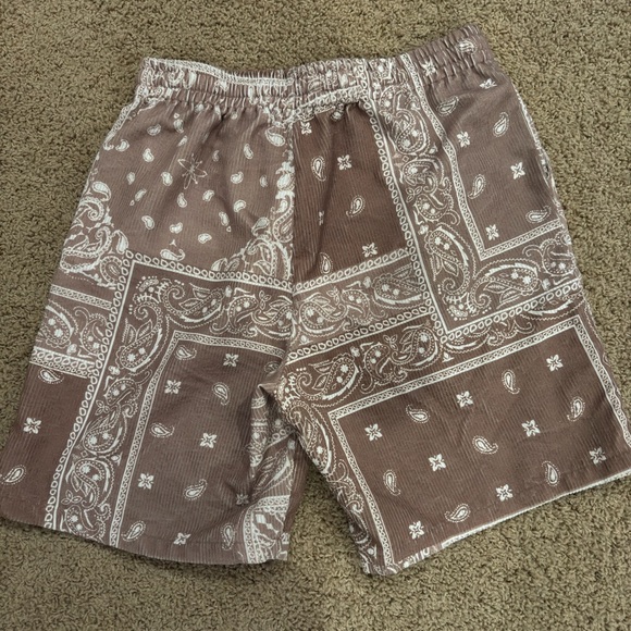 SHEIN Beige Paisley Street Fashion - Picture 3 of 3